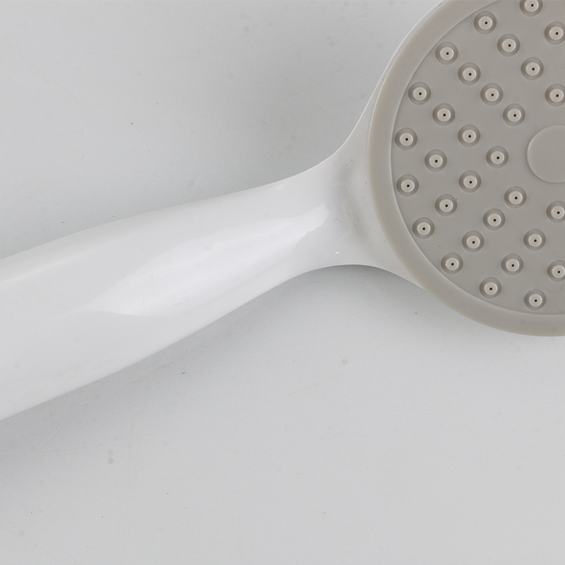 Hvorfor bliver mit plastikbruserhoved ved at blive tilstoppet?